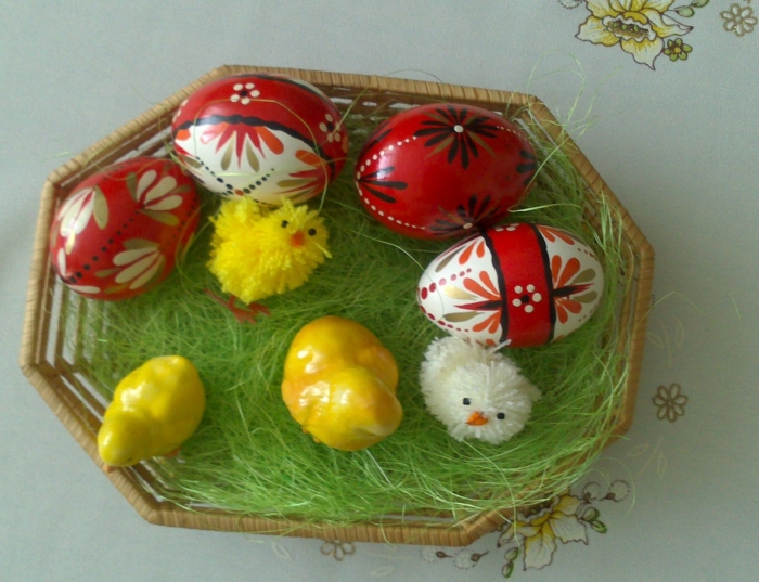  Ozdobný košík s veľkonočnými vajíčkami