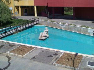 Sediaca žena  od Márie Bartuszovej