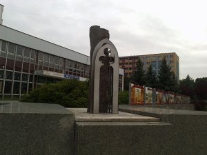  Kovová plastika symbolizuje geometrický stred mesta Košice